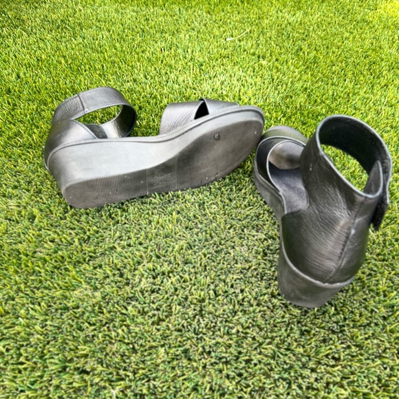 Women wedge sandals black size 9.5 - Picture 2 of 2